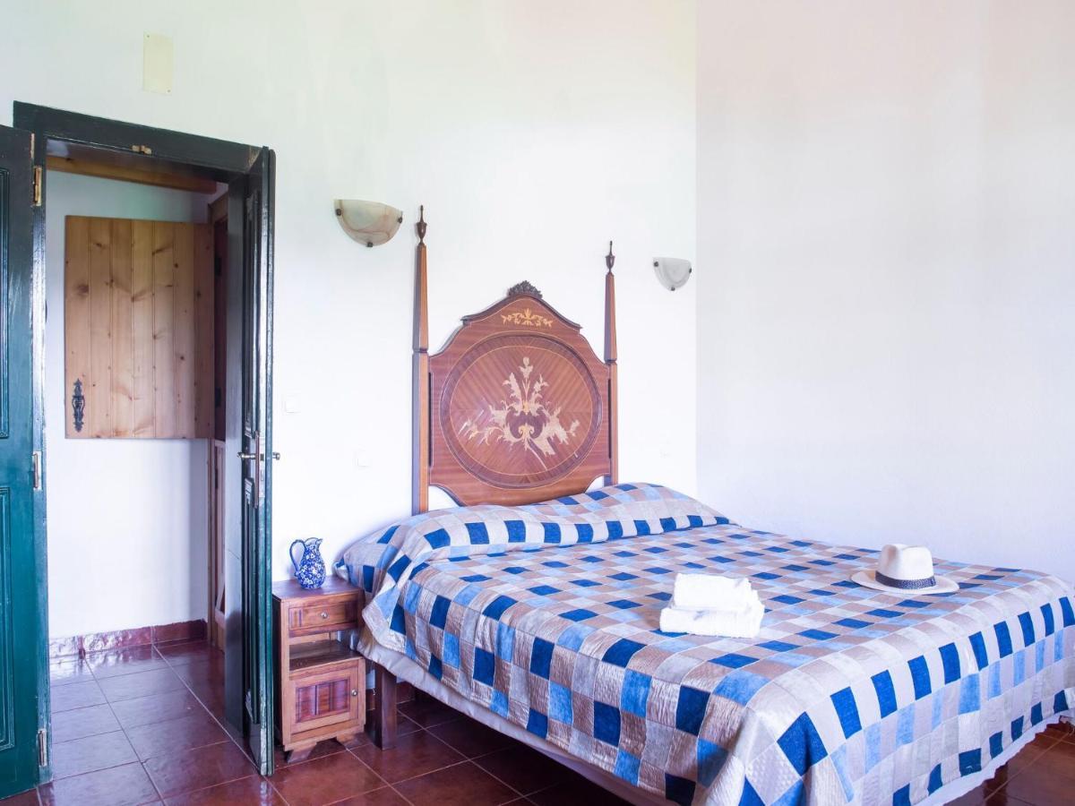 몬테모르오노보 House With Authentic Tiling And Antique Furniture 빌라 외부 사진